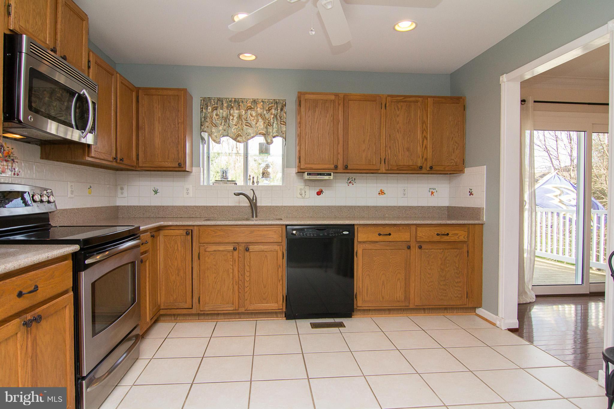 225 Roth Avenue Taneytown, MD 21787 - Photo 11 of 30 Kitchen