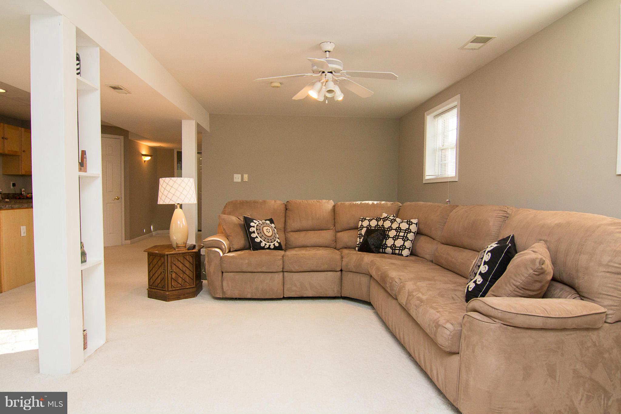 225 Roth Avenue Taneytown, MD 21787 - Photo 12 of 30 Family Room