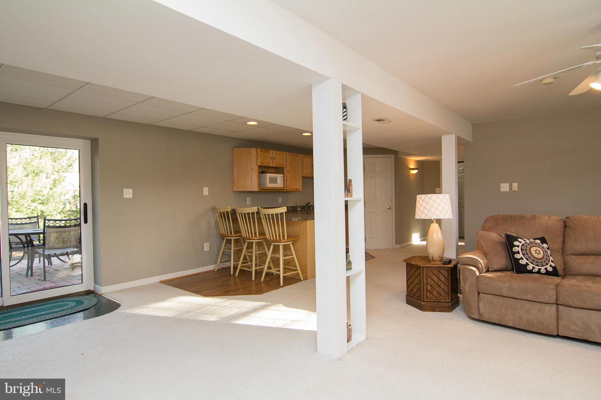 225 Roth Avenue Taneytown, MD 21787 - Photo 13 of 30 Family Room