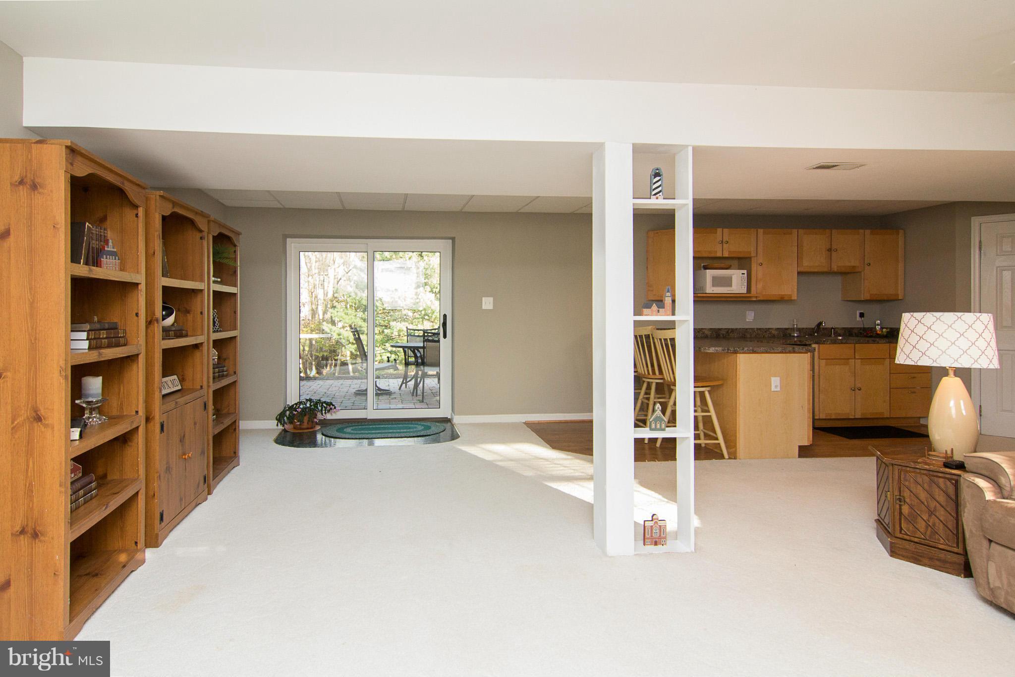 225 Roth Avenue Taneytown, MD 21787 - Photo 15 of 30 Family Room