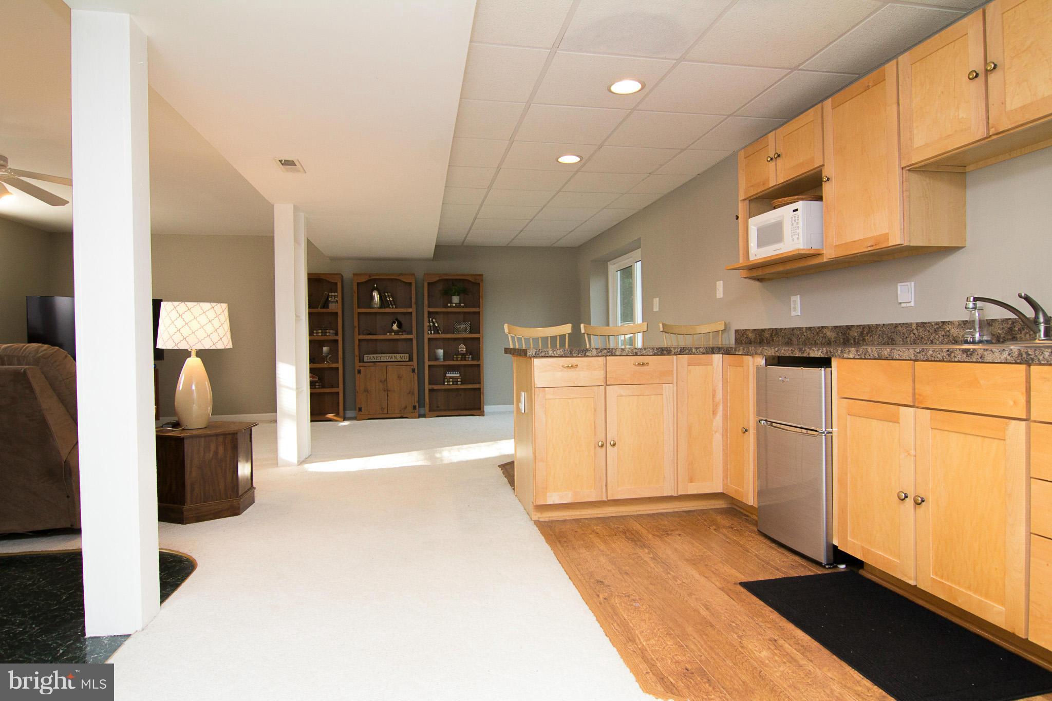 225 Roth Avenue Taneytown, MD 21787 - Photo 16 of 30 Kitchen