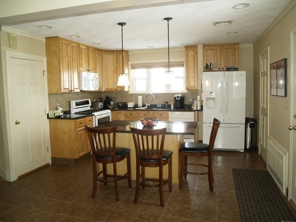 174 Court Road Winthrop, MA 02152 - Photo 7 of 13 Gallery Image 7