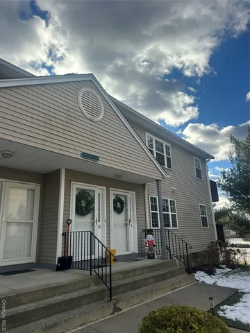 $395,000 | 854 East Crooked Hill Road, Pearl River, NY 10965