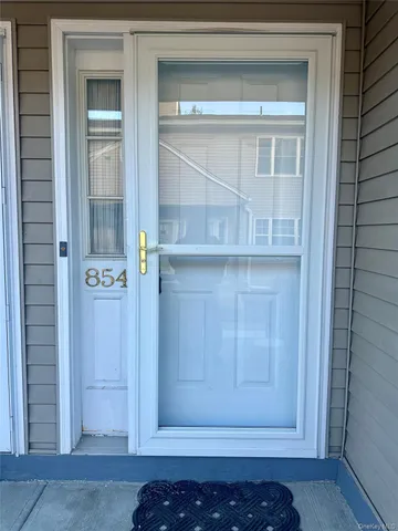 $395,000 | 854 East Crooked Hill Road, Pearl River, NY 10965