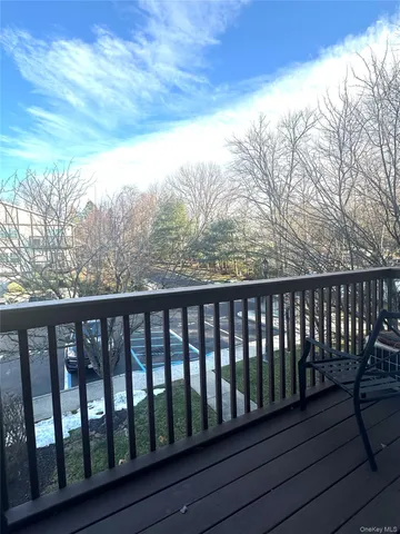 $395,000 | 854 East Crooked Hill Road, Pearl River, NY 10965