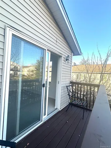 $395,000 | 854 East Crooked Hill Road, Pearl River, NY 10965