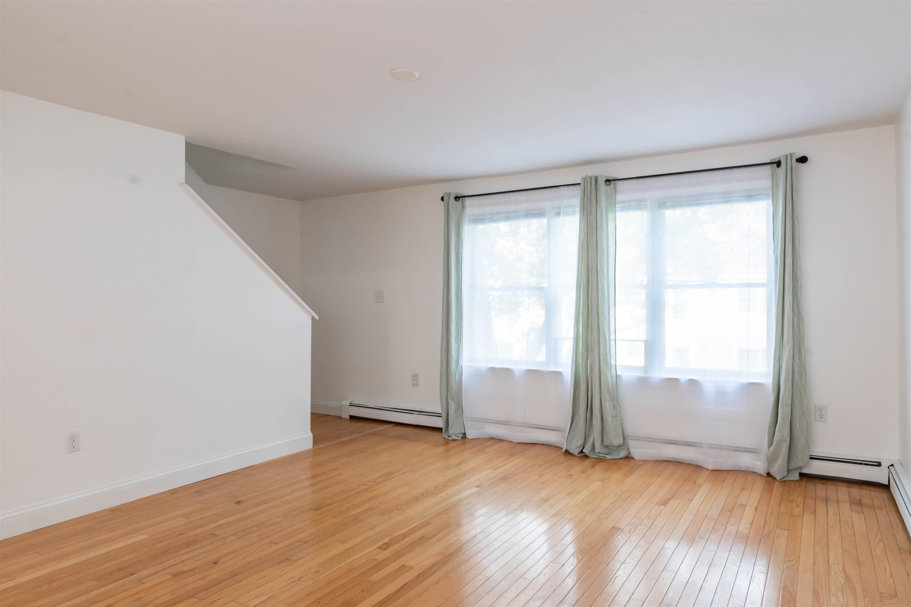 300 Circle Road Manchester, NH 03103 - Photo 3 of 23