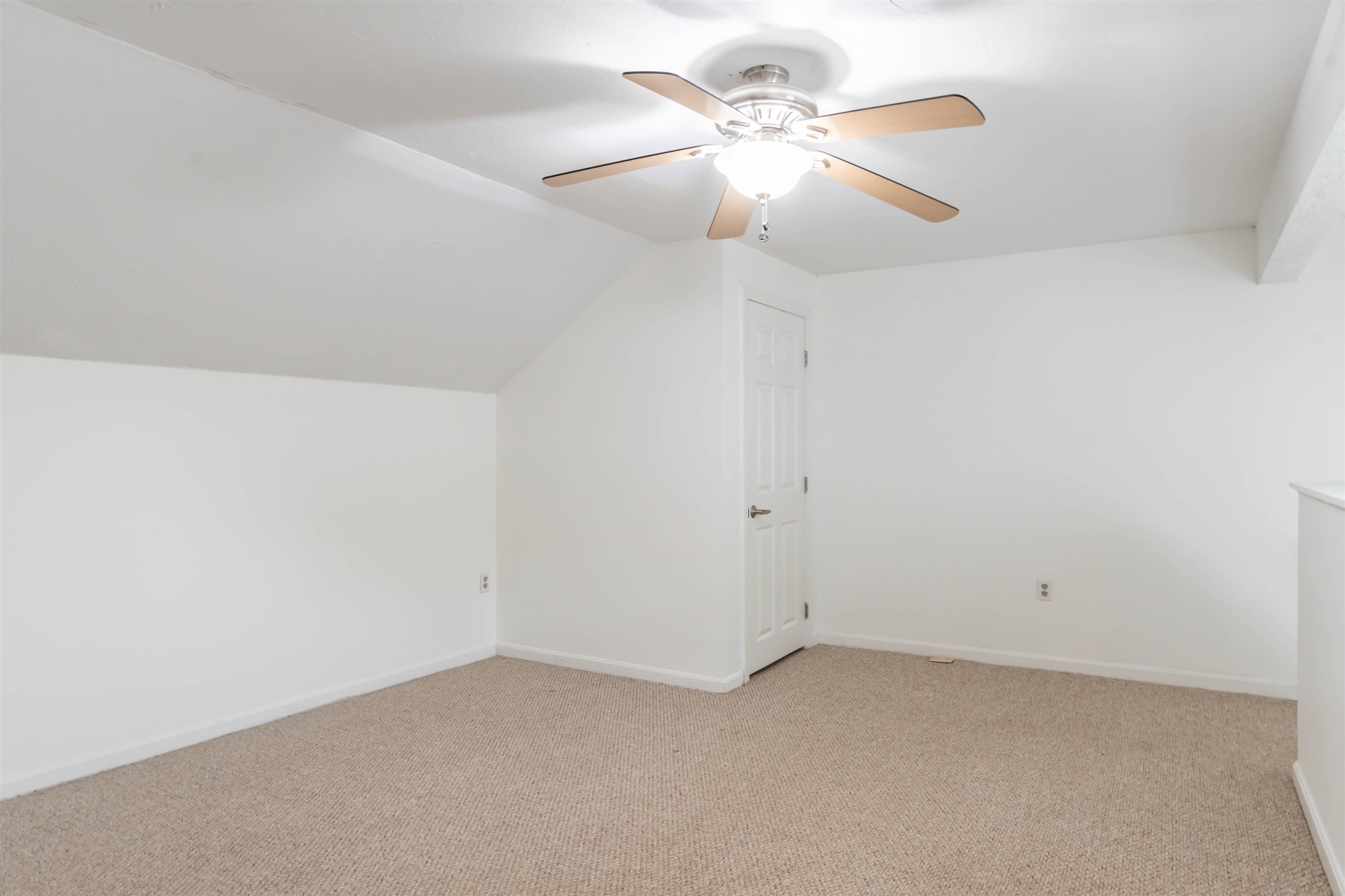 300 Circle Road Manchester, NH 03103 - Photo 10 of 23
