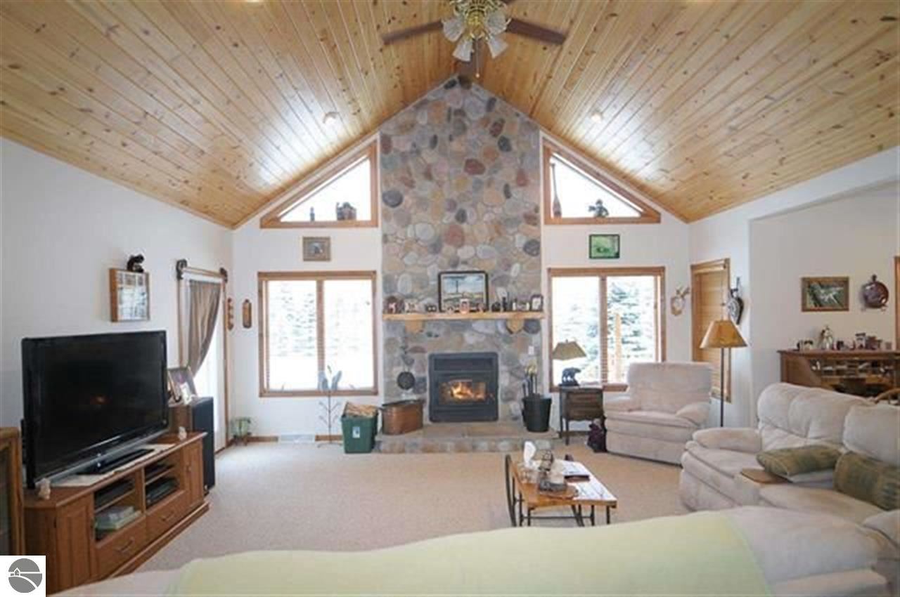 2708 North 27 Road Mesick, MI 49668 - Photo 4 of 10 1782208-3.JPG