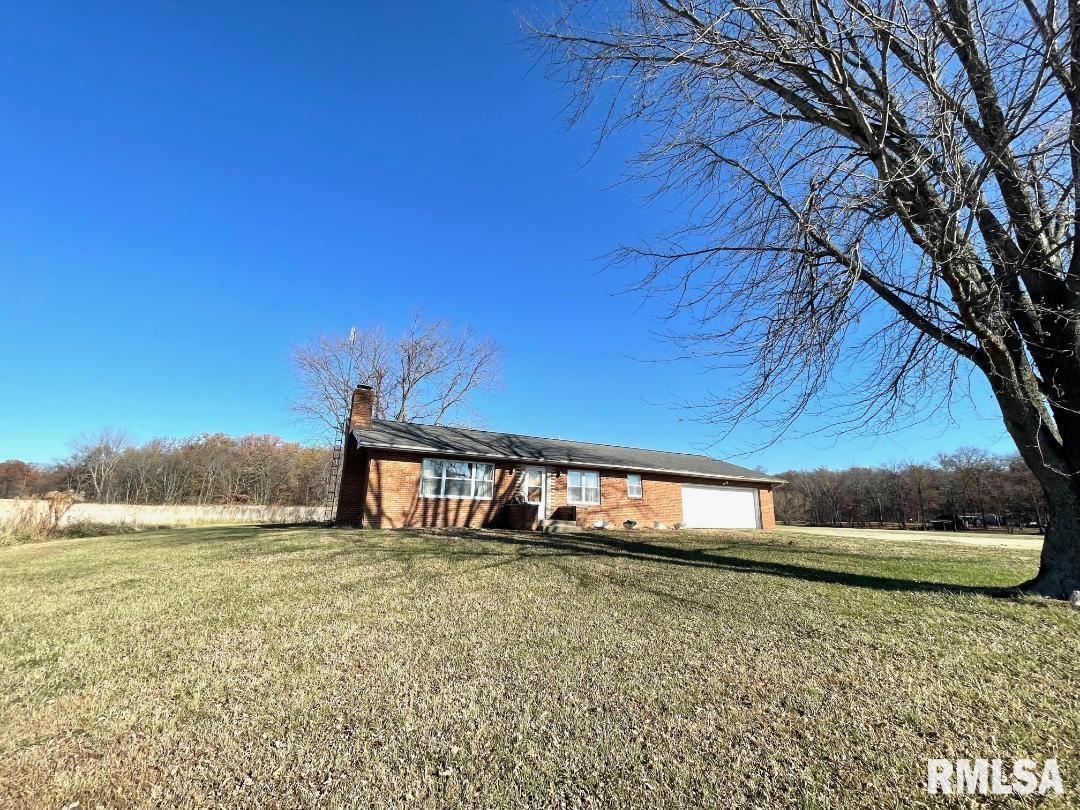 6225 Greenwood Road Centralia, IL 62801 - Photo 2 of 15