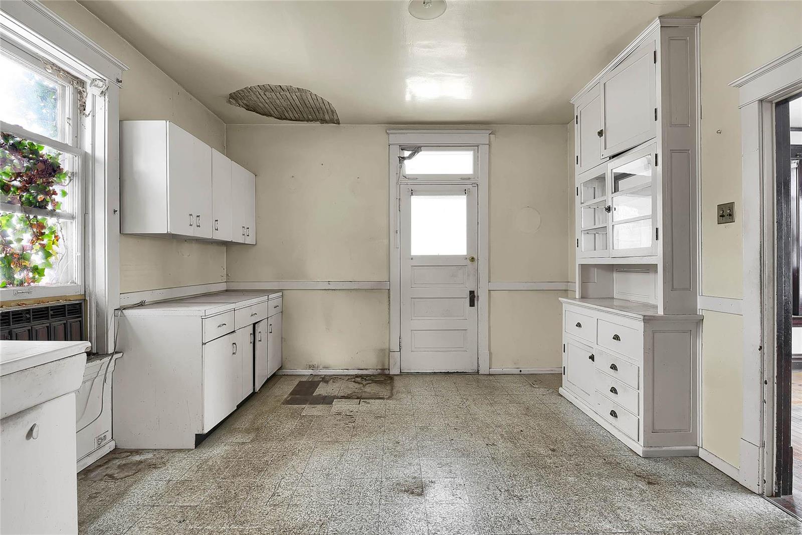 3114 Woodson Road St. Louis, MO 63114 - Photo 9 of 22 Gallery Image 9