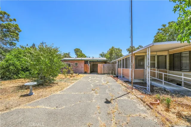 a view of a house with a backyard