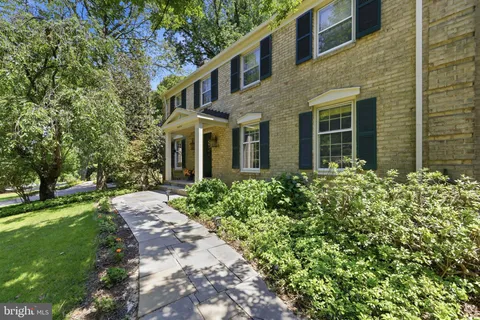 $1,375,000 | 9004 Copenhaver Drive, Potomac, MD 20854