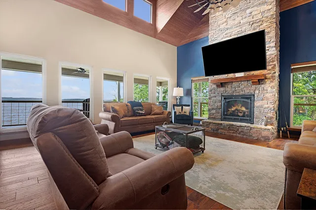 $799,000 | 388 County Road 5597, Etoile, TX 75944