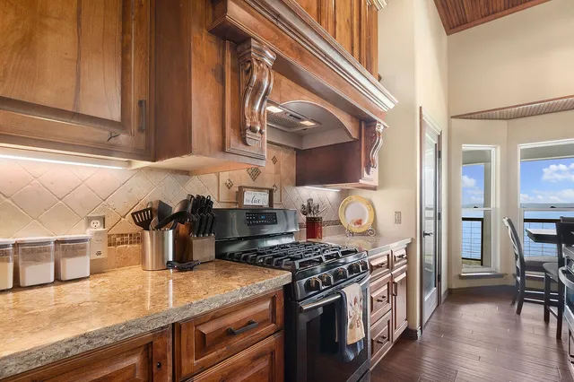 $799,000 | 388 County Road 5597, Etoile, TX 75944