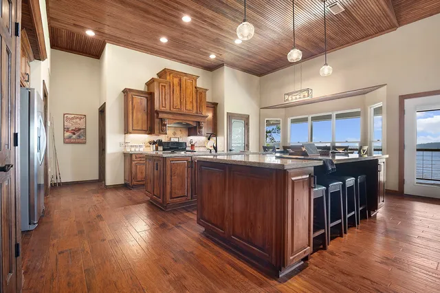 $799,000 | 388 County Road 5597, Etoile, TX 75944