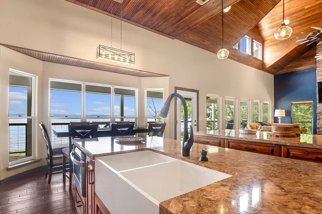 $799,000 | 388 County Road 5597, Etoile, TX 75944