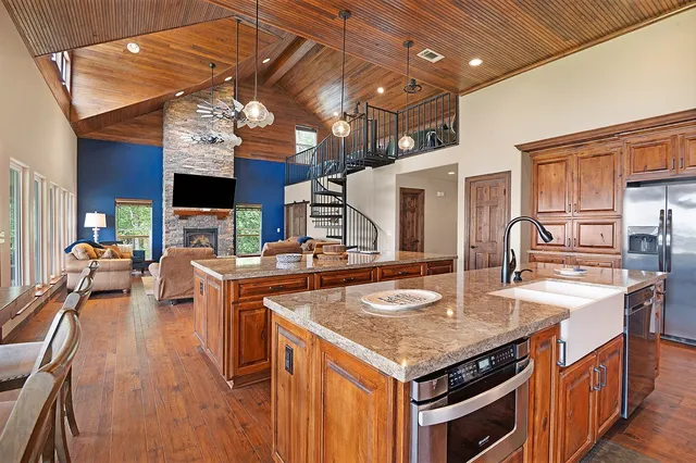 $799,000 | 388 County Road 5597, Etoile, TX 75944