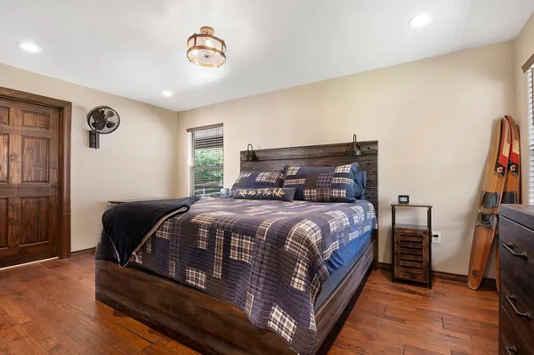 $799,000 | 388 County Road 5597, Etoile, TX 75944