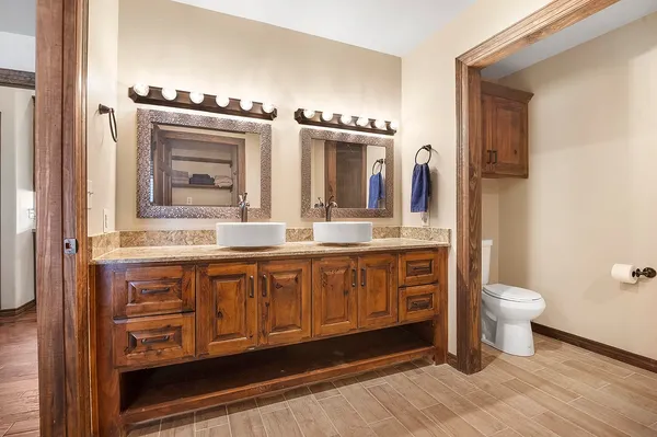 $799,000 | 388 County Road 5597, Etoile, TX 75944