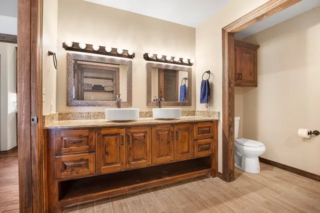 $799,000 | 388 County Road 5597, Etoile, TX 75944