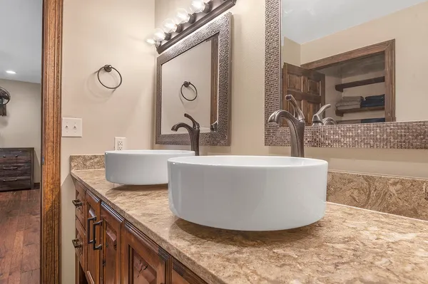 $799,000 | 388 County Road 5597, Etoile, TX 75944