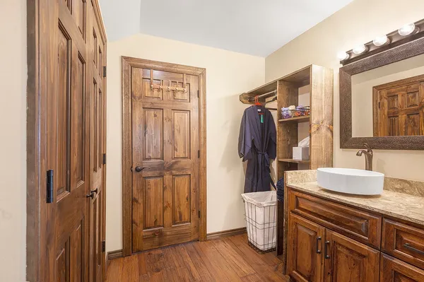 $799,000 | 388 County Road 5597, Etoile, TX 75944