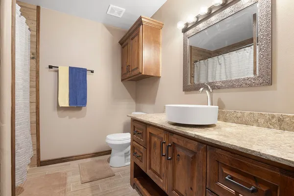 $799,000 | 388 County Road 5597, Etoile, TX 75944