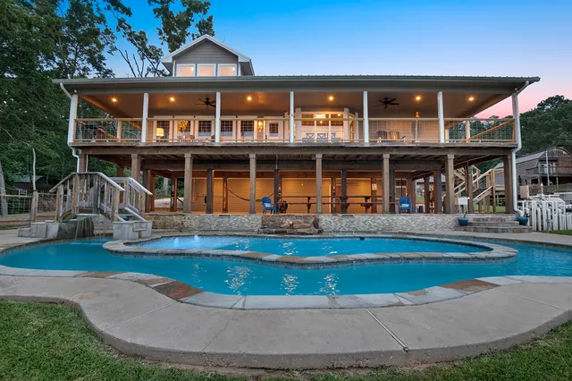 $799,000 | 388 County Road 5597, Etoile, TX 75944