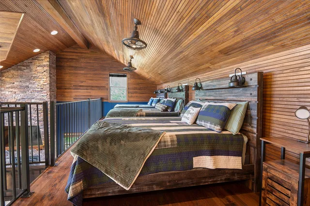 $799,000 | 388 County Road 5597, Etoile, TX 75944