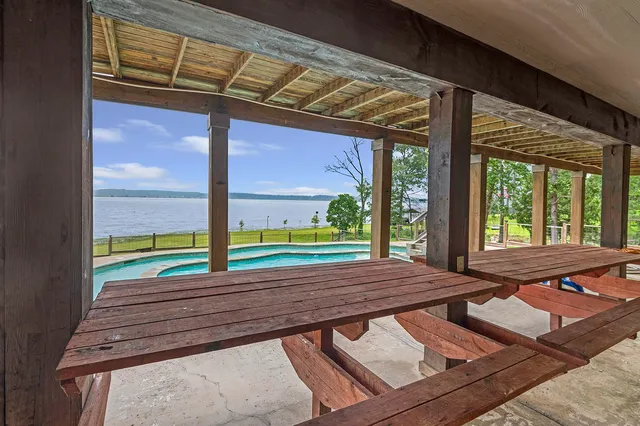 $799,000 | 388 County Road 5597, Etoile, TX 75944