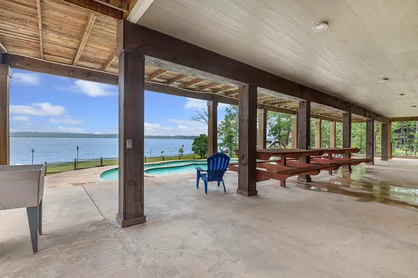 $799,000 | 388 County Road 5597, Etoile, TX 75944