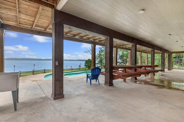 $799,000 | 388 County Road 5597, Etoile, TX 75944