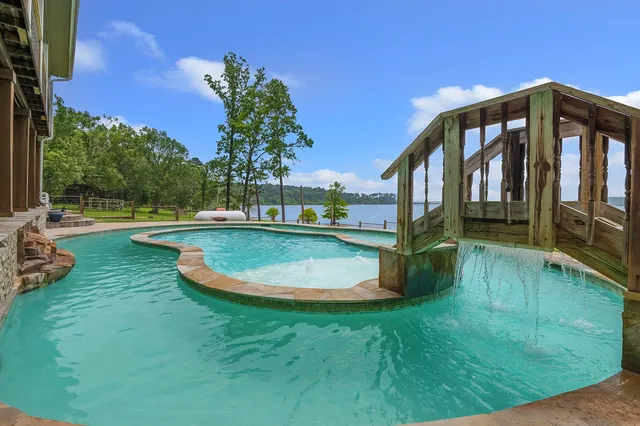 $799,000 | 388 County Road 5597, Etoile, TX 75944