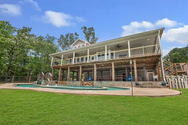 $799,000 | 388 County Road 5597, Etoile, TX 75944