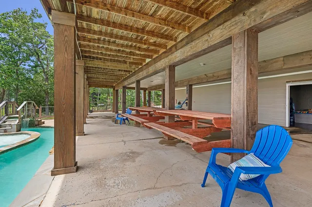 $799,000 | 388 County Road 5597, Etoile, TX 75944