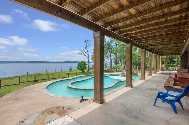 $799,000 | 388 County Road 5597, Etoile, TX 75944