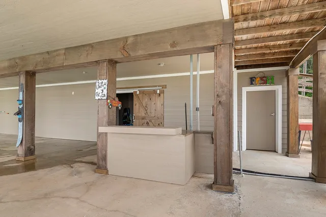 $799,000 | 388 County Road 5597, Etoile, TX 75944