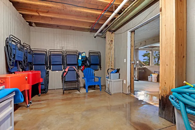 $799,000 | 388 County Road 5597, Etoile, TX 75944