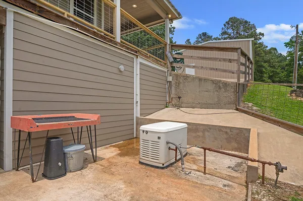 $799,000 | 388 County Road 5597, Etoile, TX 75944