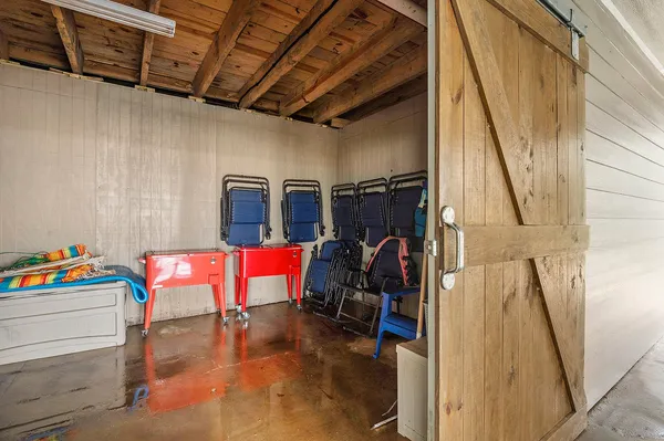 $799,000 | 388 County Road 5597, Etoile, TX 75944