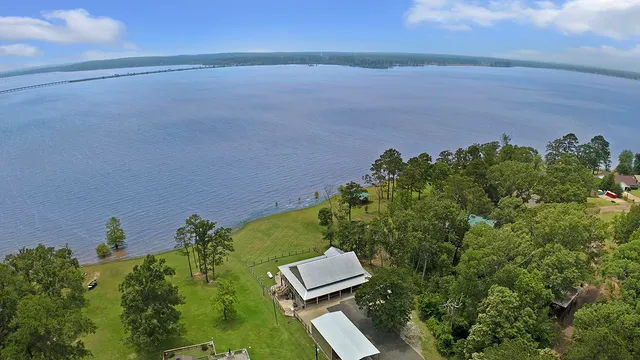 $799,000 | 388 County Road 5597, Etoile, TX 75944