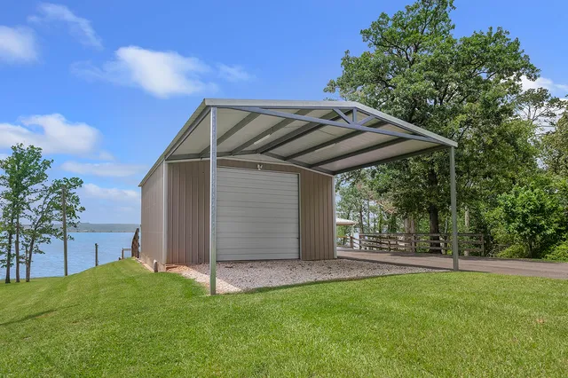 $799,000 | 388 County Road 5597, Etoile, TX 75944