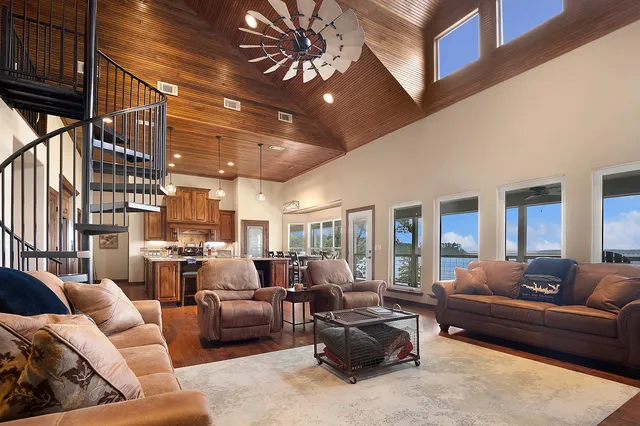 $799,000 | 388 County Road 5597, Etoile, TX 75944