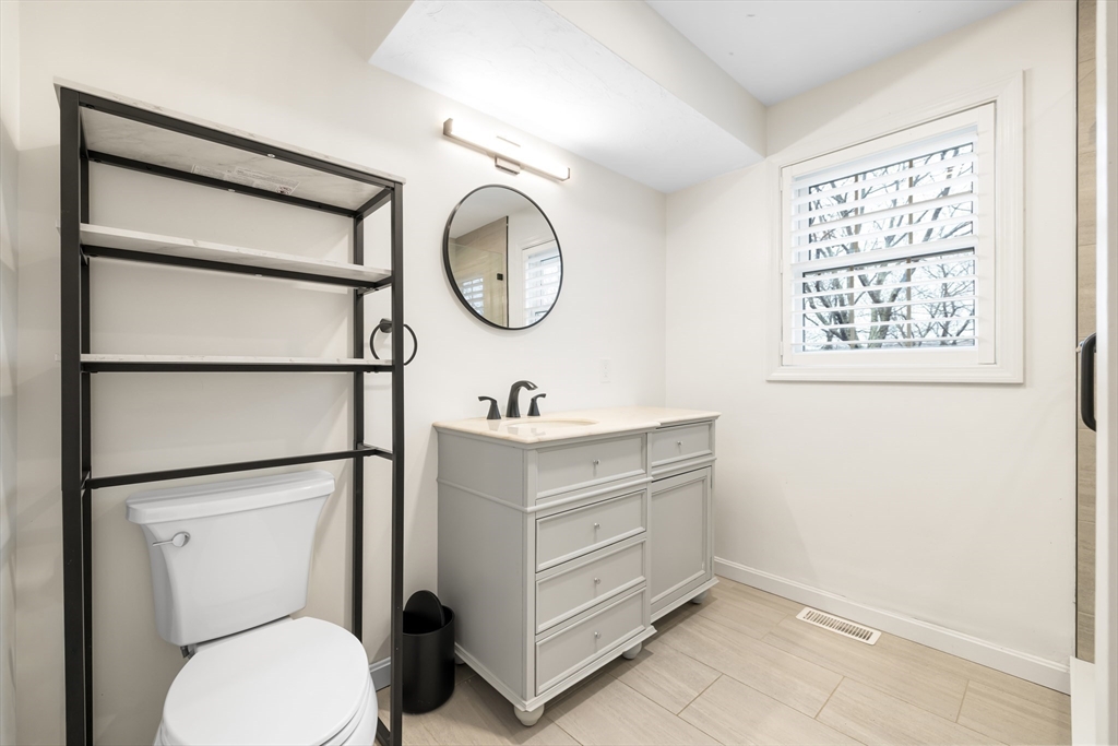 19 Hammersmith Drive Saugus, MA 01906 - Photo 11 of 29