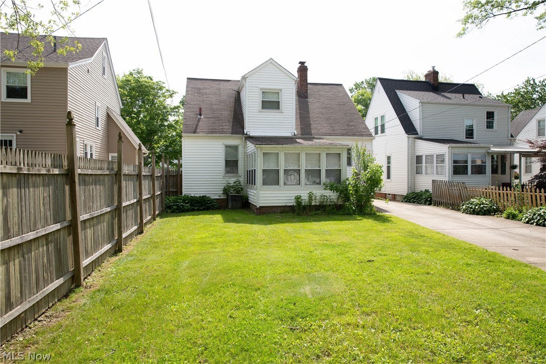1216 Avondale Road Cleveland, OH 44121 - Photo 4 of 19