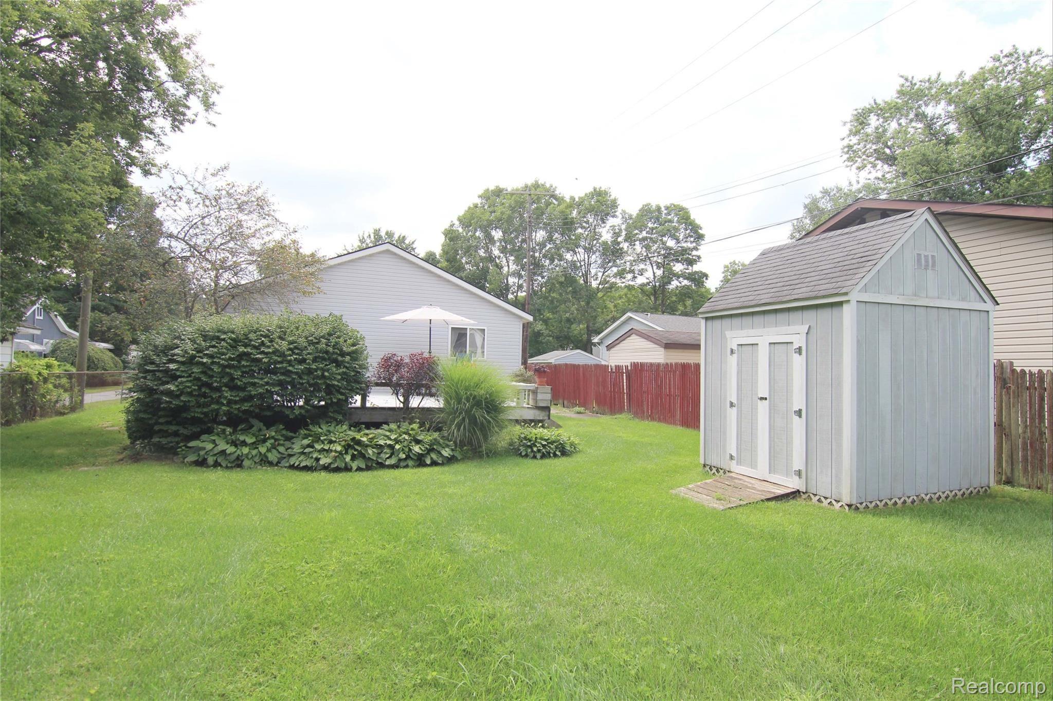7760 Bridge Road Waterford, MI 48329 - Photo 27 of 27 Bridge Rd Back.jpg