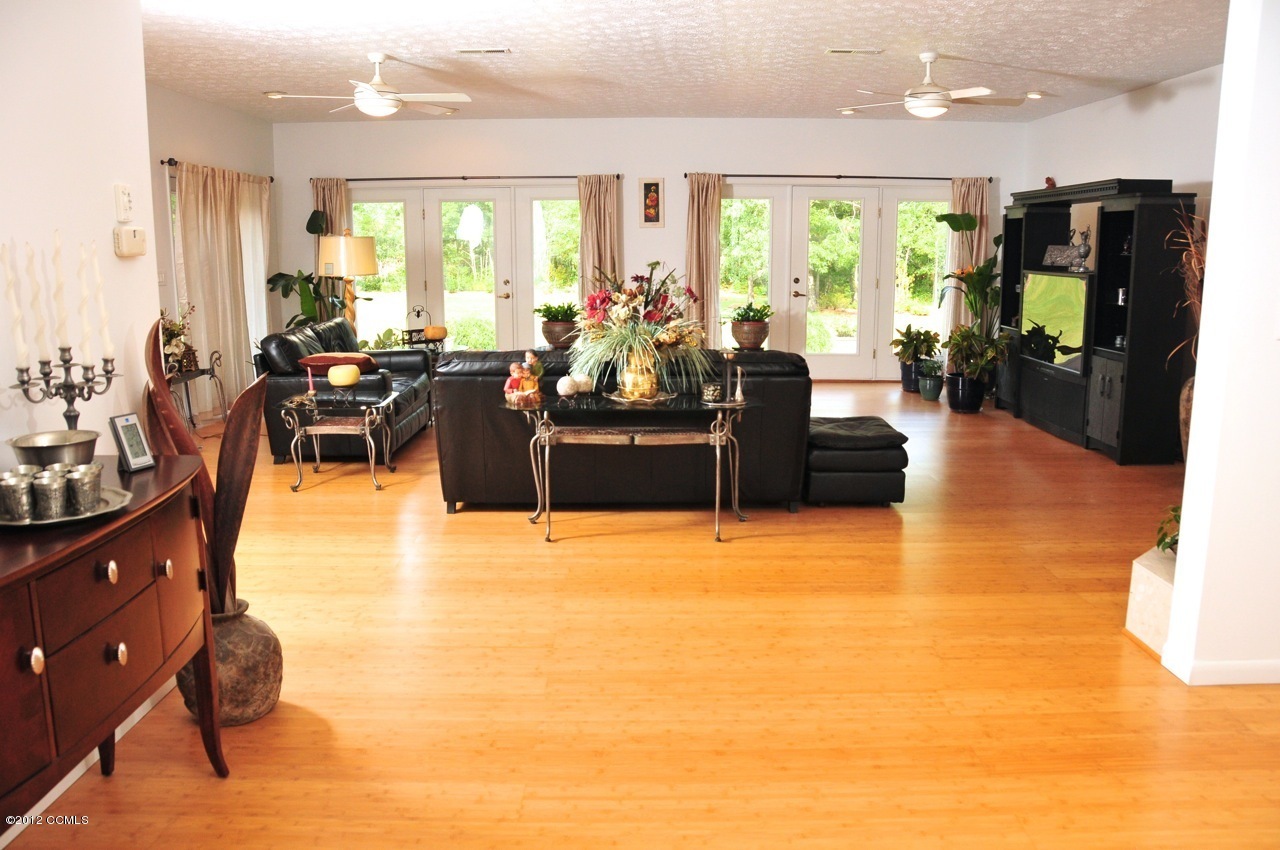 301 Sandy Point Drive Beaufort, NC 28516 - Photo 27 of 52 Family Room