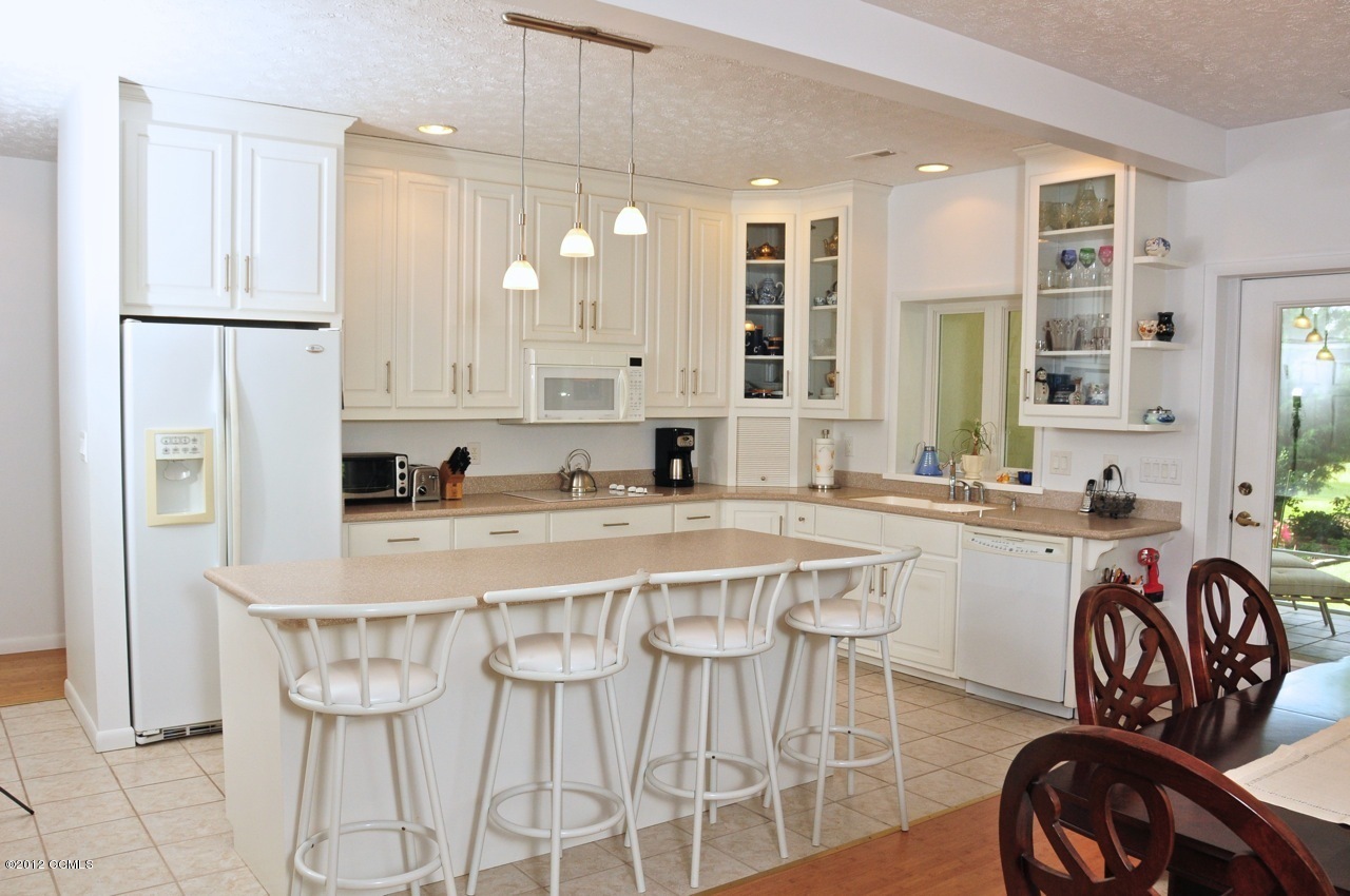 301 Sandy Point Drive Beaufort, NC 28516 - Photo 29 of 52 Kitchen
