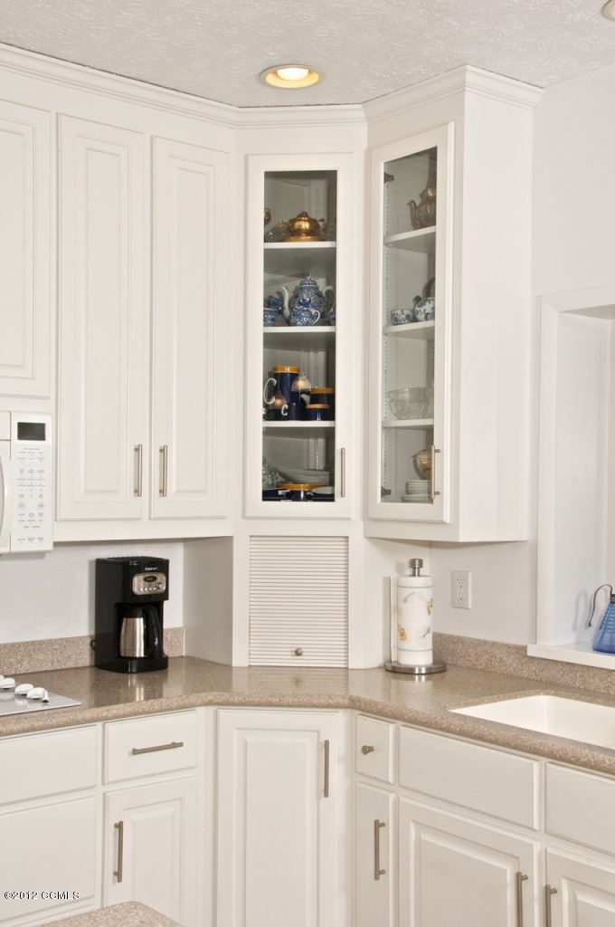 301 Sandy Point Drive Beaufort, NC 28516 - Photo 30 of 52 Kitchen